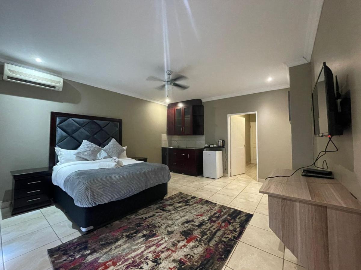 The Black Crown Hotel Hartbeespoort Exterior photo